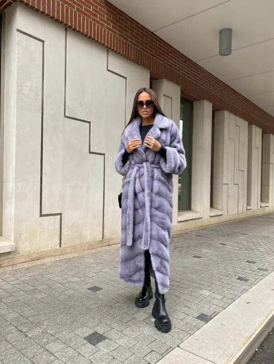 Удлиненная голубая норковая шуба с английским воротником