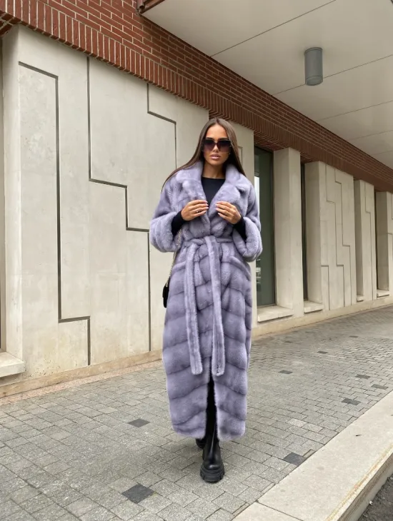 Удлиненная голубая норковая шуба с английским воротником