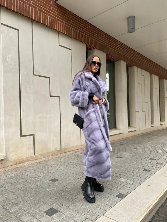 Удлиненная голубая норковая шуба с английским воротником