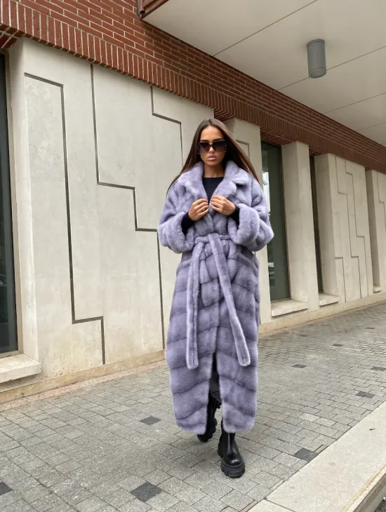 Удлиненная голубая норковая шуба с английским воротником