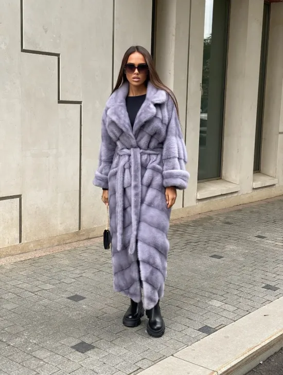 Удлиненная голубая норковая шуба с английским воротником