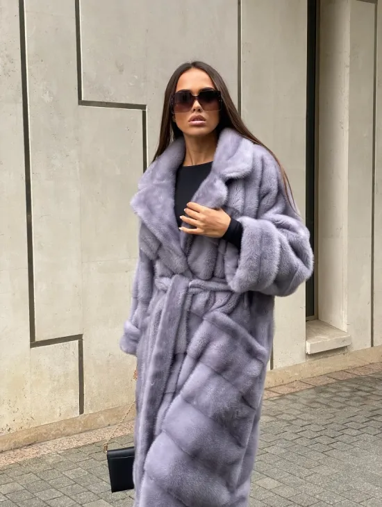 Удлиненная голубая норковая шуба с английским воротником