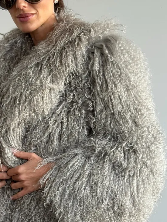Серая шуба из ламы