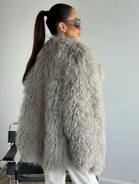 Серая шуба из ламы