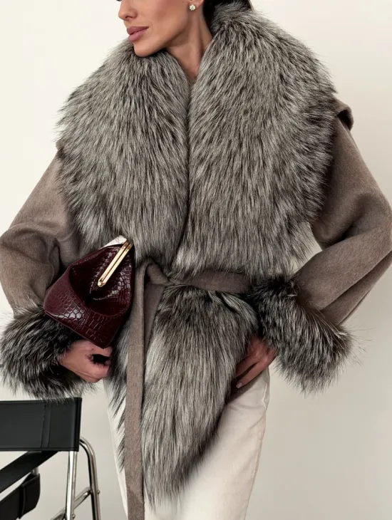 Полупальто с мехом чернобурки