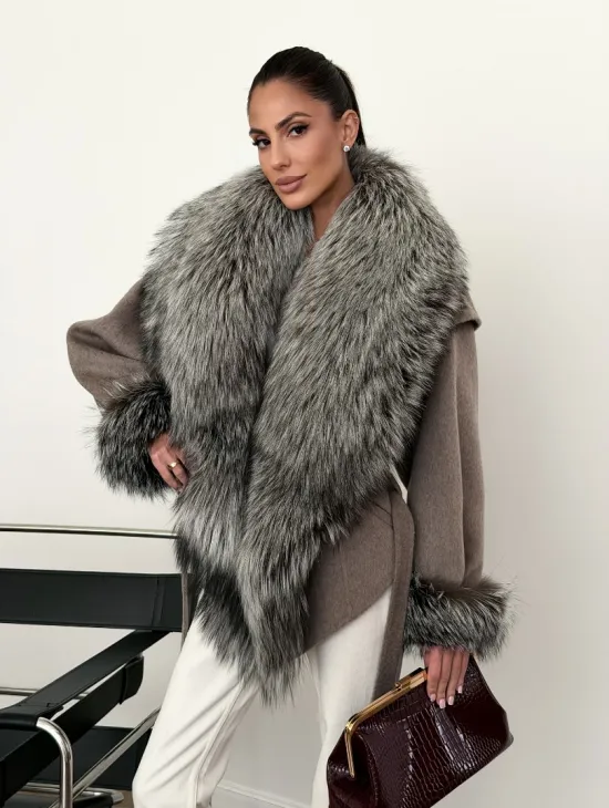 Полупальто с мехом чернобурки