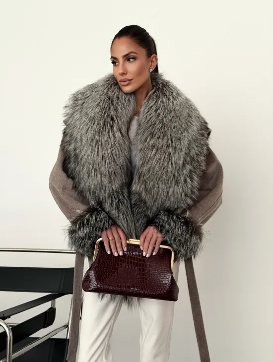 Полупальто с мехом чернобурки