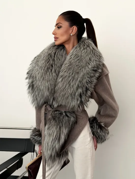 Полупальто с мехом чернобурки