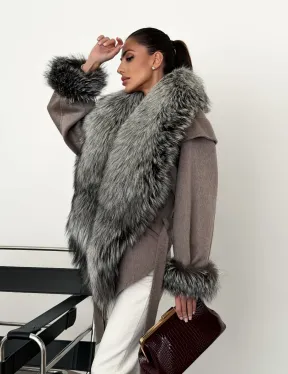 Полупальто с мехом чернобурки