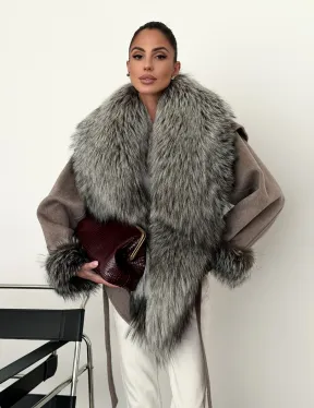 Полупальто с мехом чернобурки