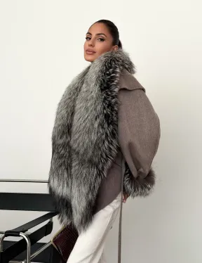 Полупальто с мехом чернобурки