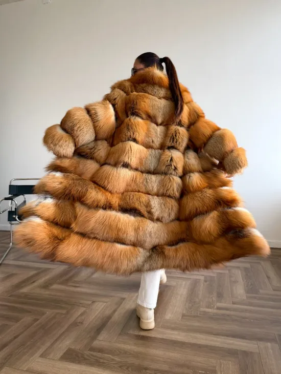 Шуба из меха огненной лисы