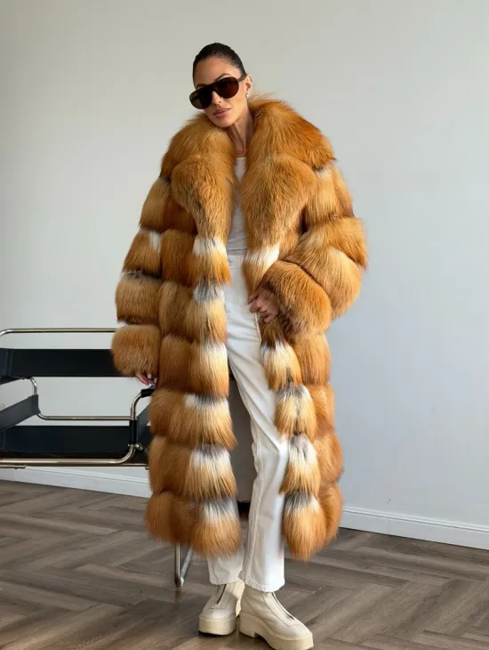 Шуба из меха огненной лисы