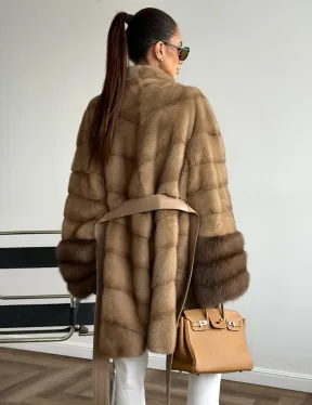 Бежевая норковая шуба с отделкой на рукавах из куницы