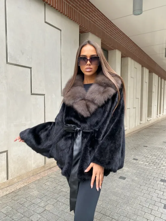 Норковая шуба летучая с воротником из меха куницы в черном цвете