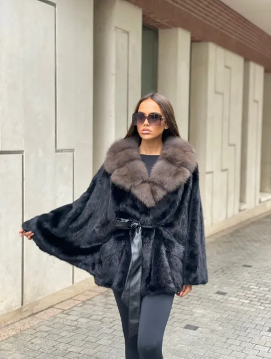 Норковая шуба летучая с воротником из меха куницы в черном цвете