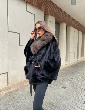 Норковая шуба летучая с воротником из меха куницы в черном цвете