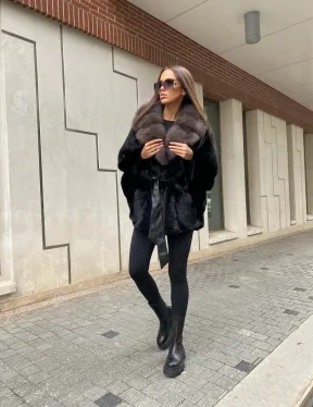 Норковая шуба летучая с воротником из меха куницы в черном цвете
