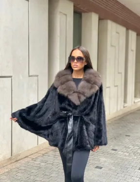 Норковая шуба летучая с воротником из меха куницы в черном цвете
