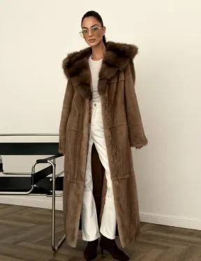 Длинная норковая шуба с капюшоном куница