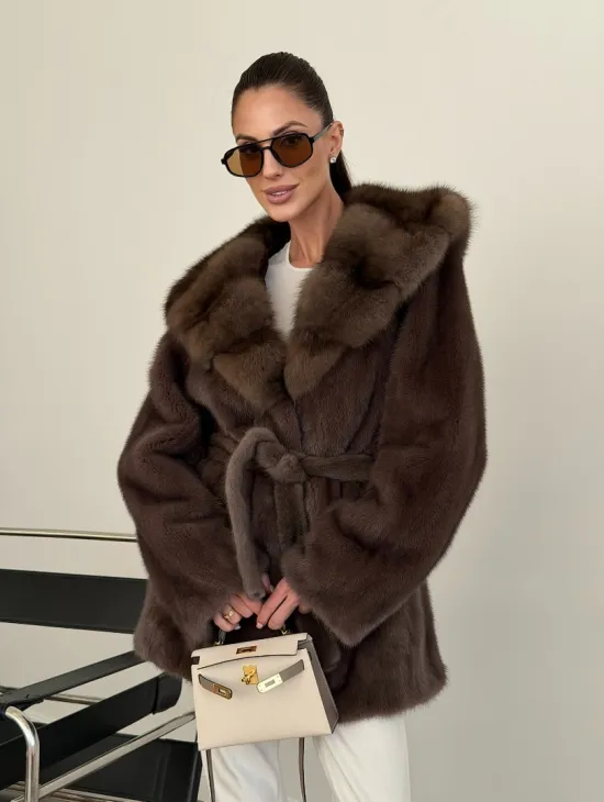 Коричневый норковый полушубок с мехом куницы