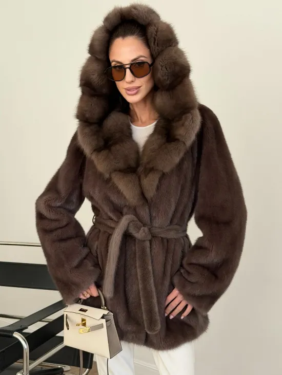 Коричневый норковый полушубок с мехом куницы