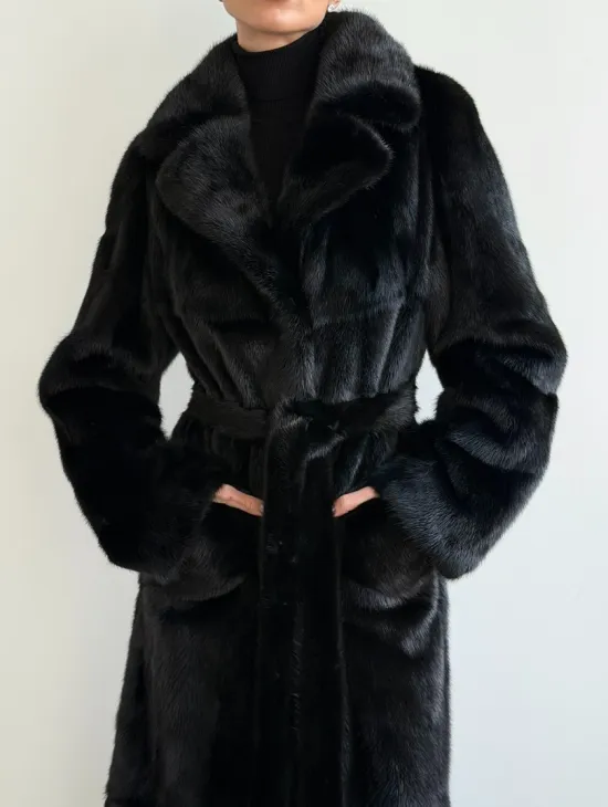 Черная шуба из меха норки - классический стиль