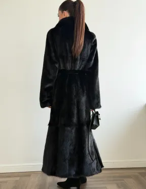 Черная шуба из меха норки - классический стиль