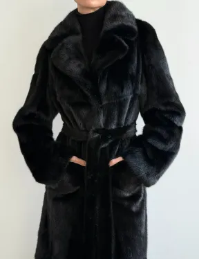 Черная шуба из меха норки - классический стиль