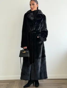 Черная шуба из меха норки - классический стиль