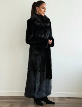 Черная шуба из меха норки - классический стиль