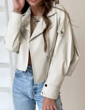 Белая короткая кожаная куртка