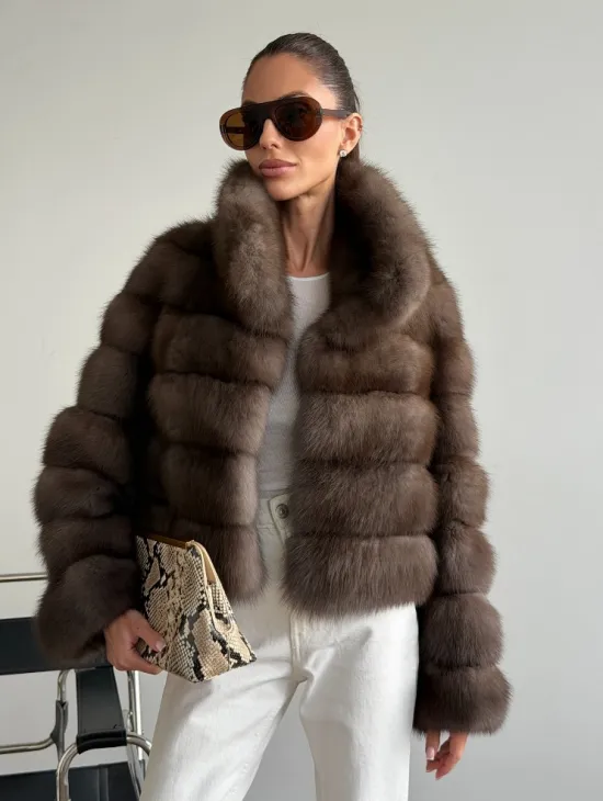 Короткая шуба из куницы - цвет трюфель