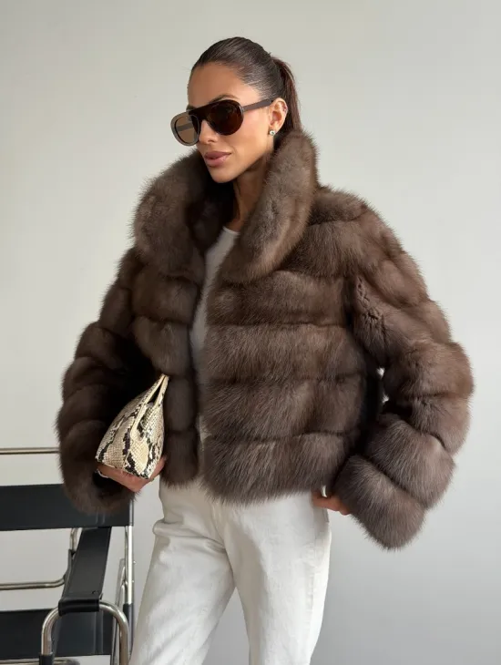 Короткая шуба из куницы - цвет трюфель