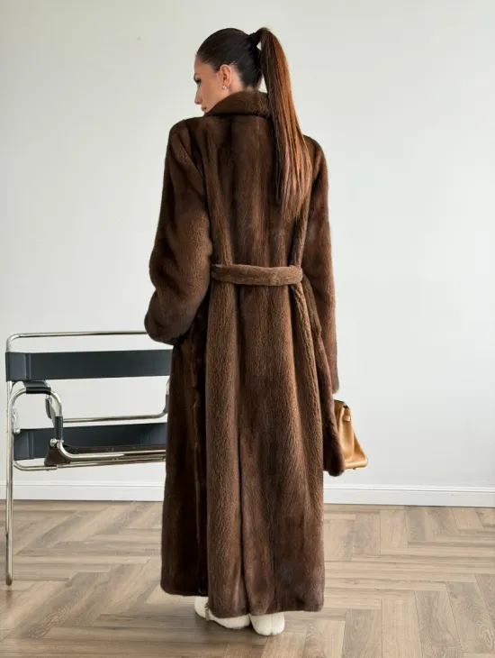 Прямая шуба из норки с поясом