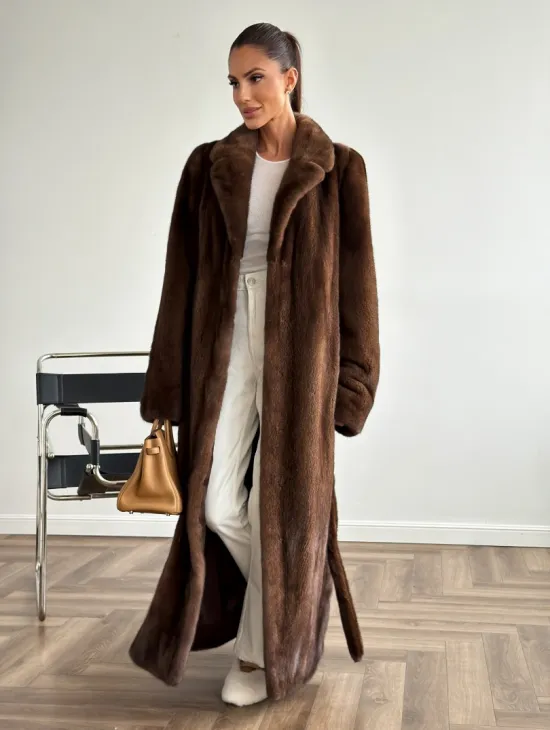 Прямая шуба из норки с поясом