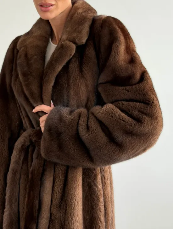 Прямая шуба из норки с поясом