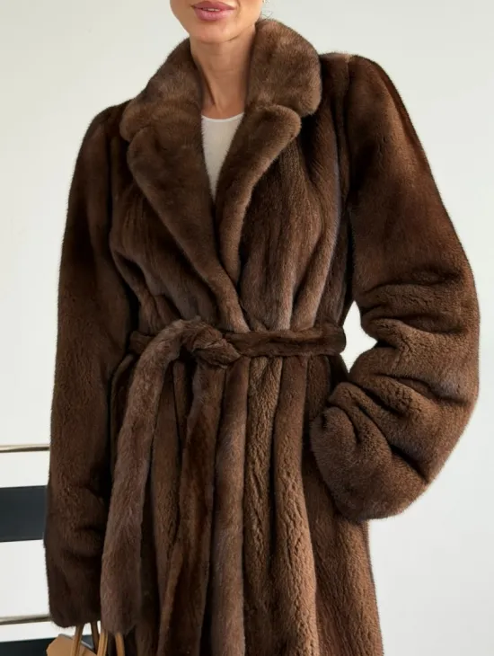 Прямая шуба из норки с поясом