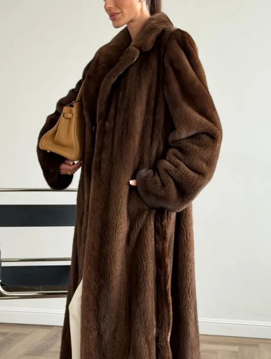 Прямая шуба из норки с поясом