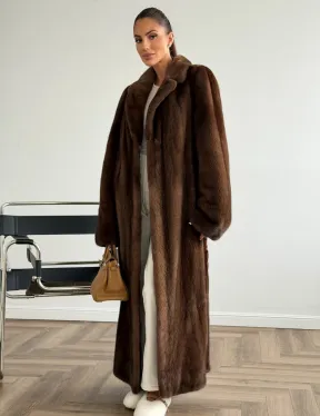 Прямая шуба из норки с поясом