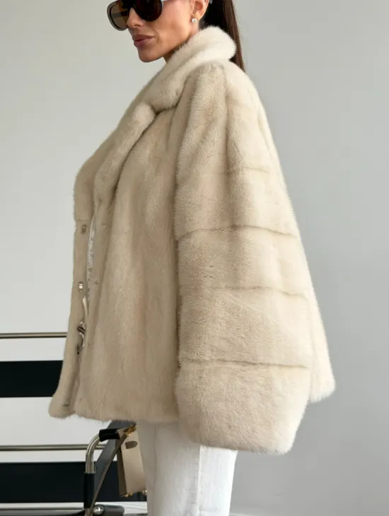 Женский норковый полушубок