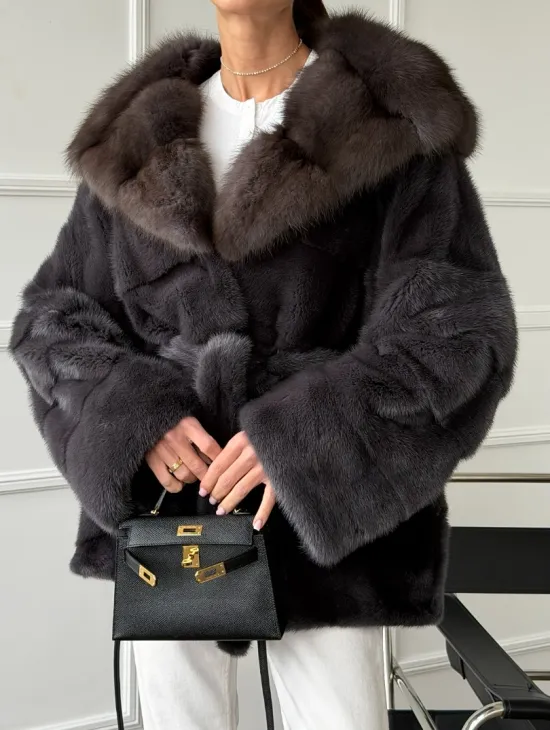 Графитовая шуба с капюшоном из куницы