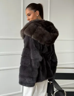 Графитовая шуба с капюшоном из куницы