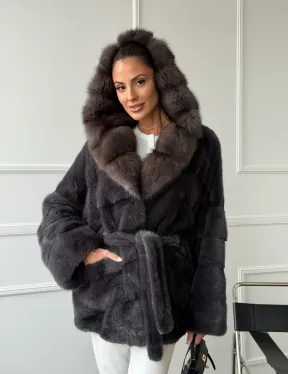 Графитовая шуба с капюшоном из куницы