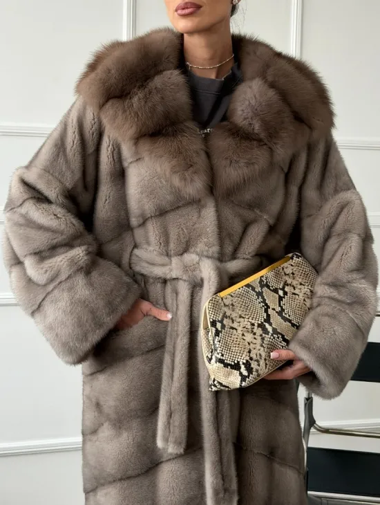 Шуба-кимоно норка в пол с капюшоном куница
