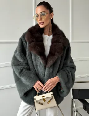 Красивая шуба из меха норки с воротником из куницы