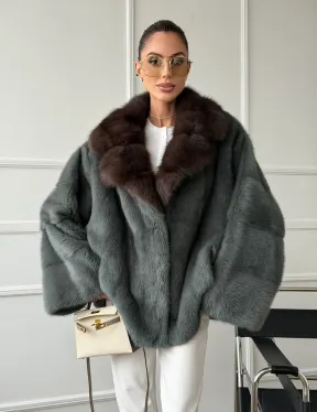 Красивая шуба из меха норки с воротником из куницы