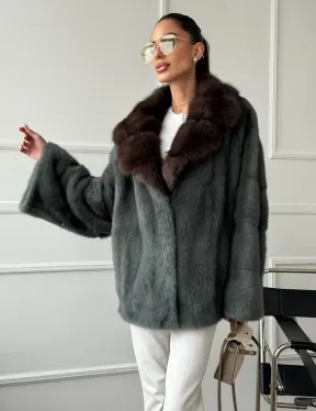 Красивая шуба из меха норки с воротником из куницы