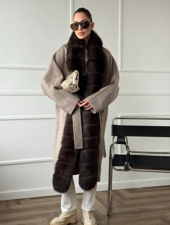 Длинное пальто с мехом финского песца