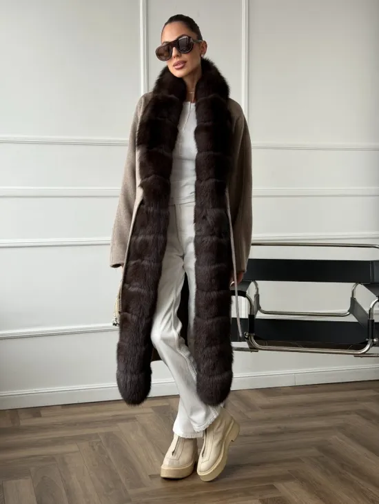 Длинное пальто с мехом финского песца